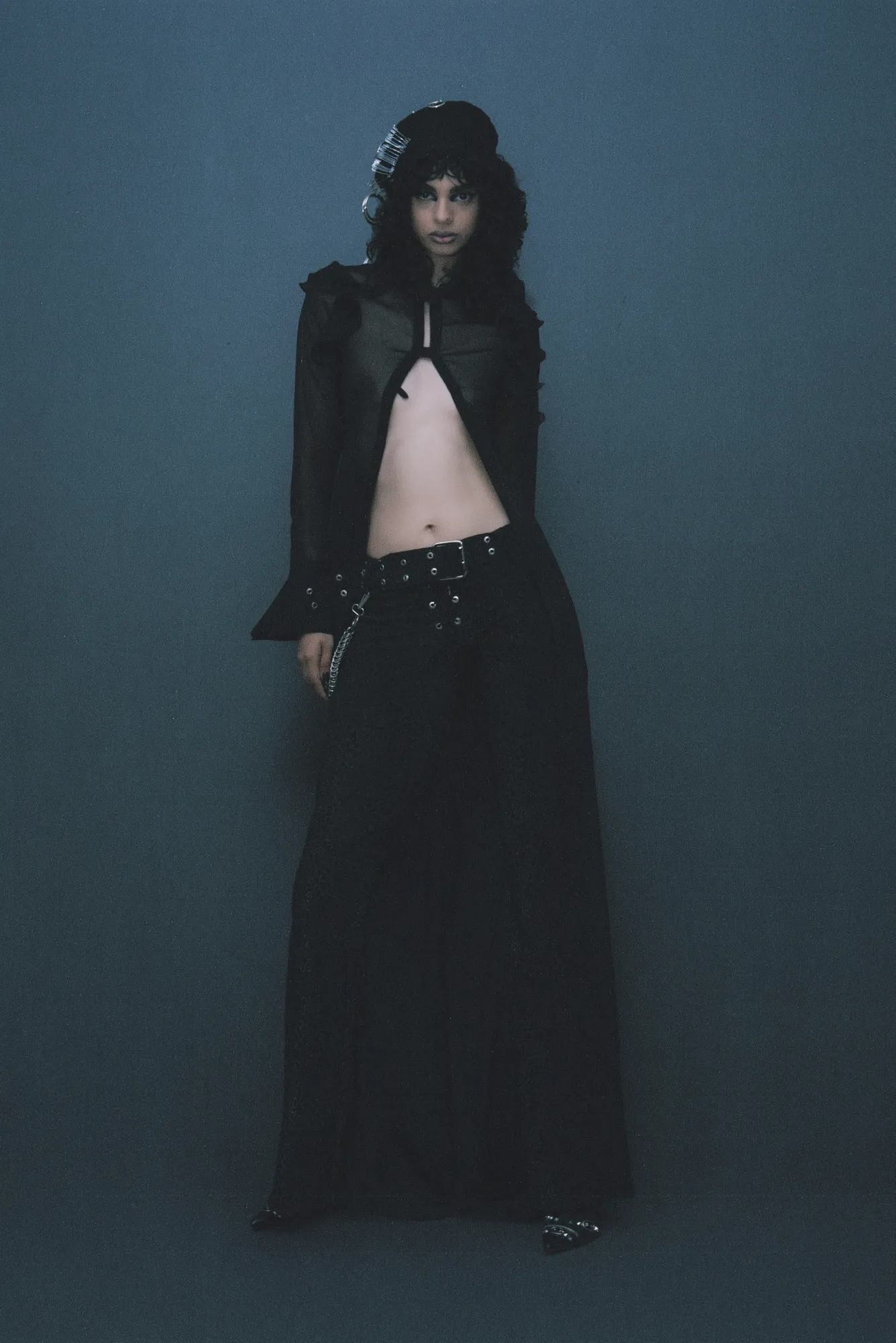 Look de tartán y encaje de la colección ARMY FW25 de Anthony Rivera (4)